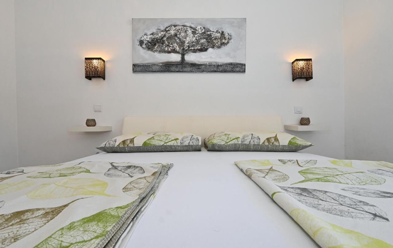 Apartments Villa Filip Trogir Eksteriør bilde
