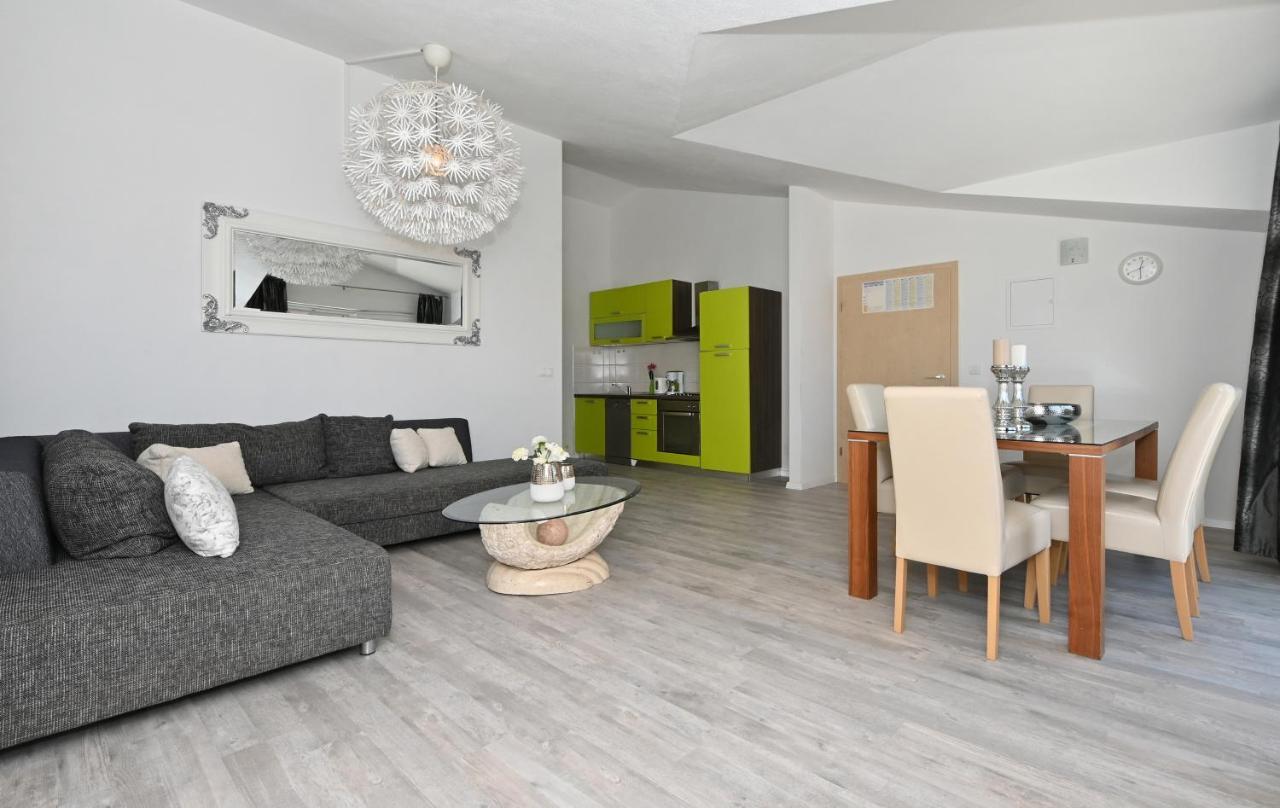 Apartments Villa Filip Trogir Eksteriør bilde
